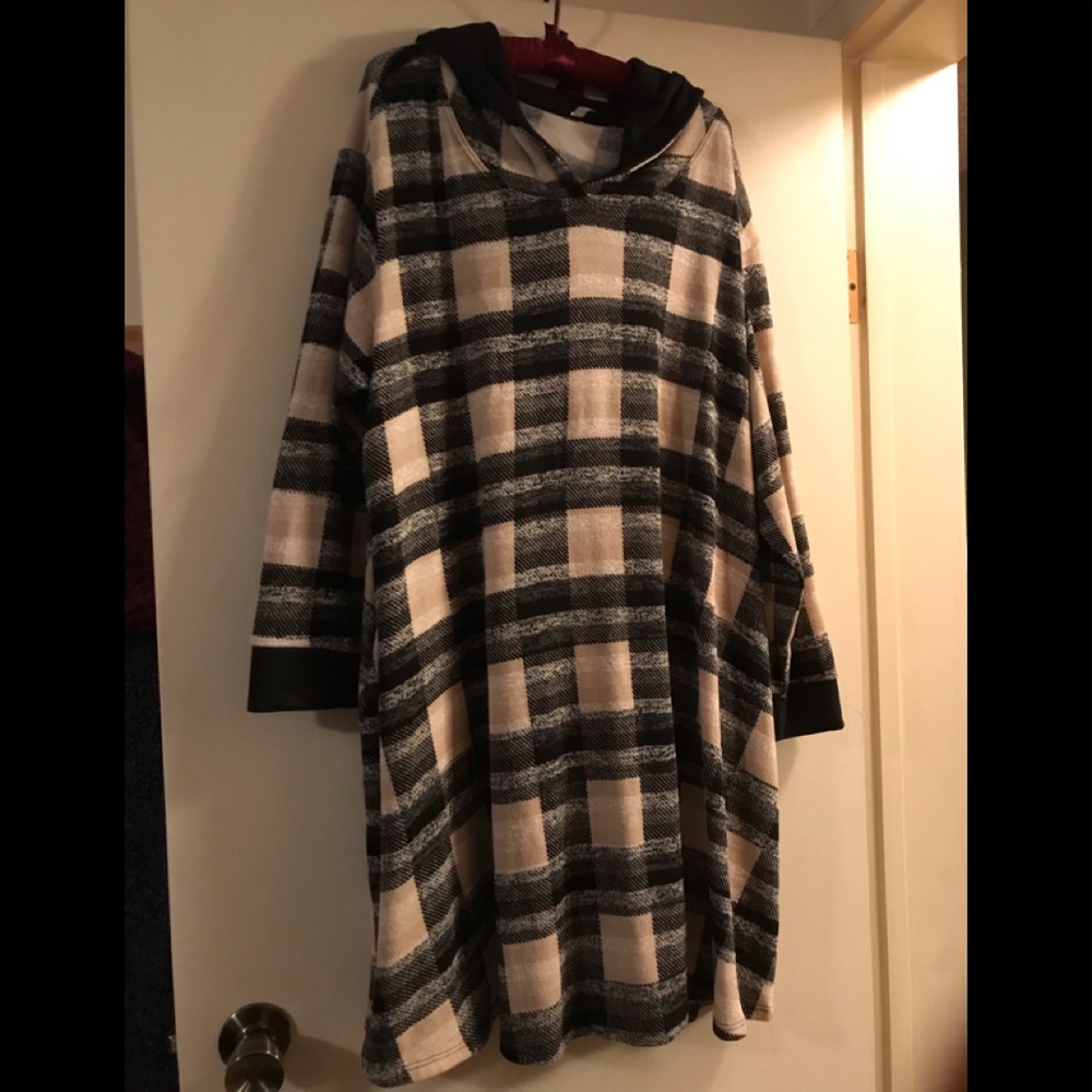 Tunic hoodie by Emerald